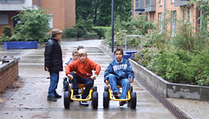 Bewegungsförderung im KiFaZ Lurup Bewegungsförderung im KiFaZ Lurup